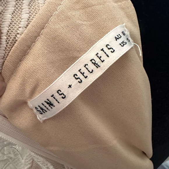 Elegant white embroidered Saints & Secrets Dress. - Picture 4 of 4